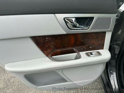 Used 2015 Jaguar XF Premium image 28