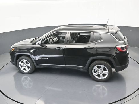 Used 2024 Jeep Compass Latitude image 45
