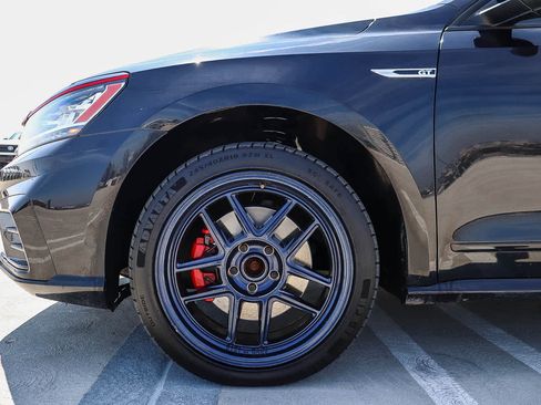 Used 2018 Volkswagen Passat 3.6 image 11