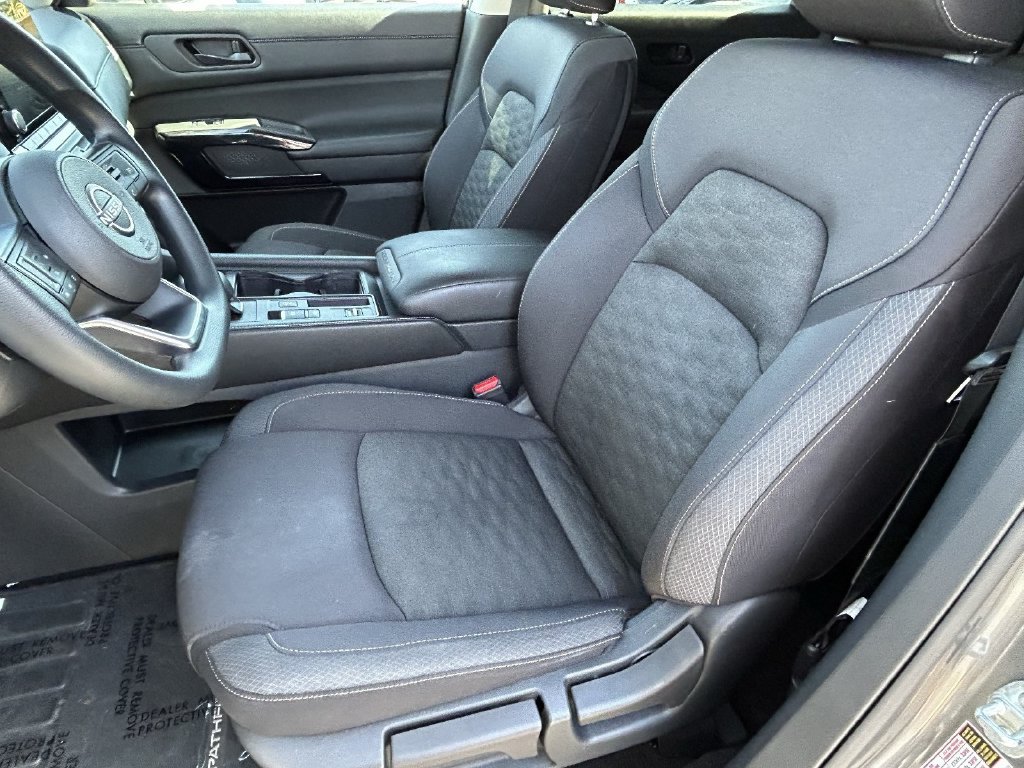 Used 2024 Nissan Pathfinder S FWD image 16