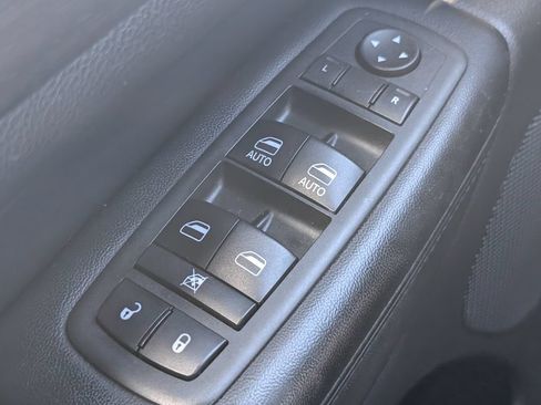 Used 2018 Jeep Grand Cherokee Altitude AWD/4WD image 11
