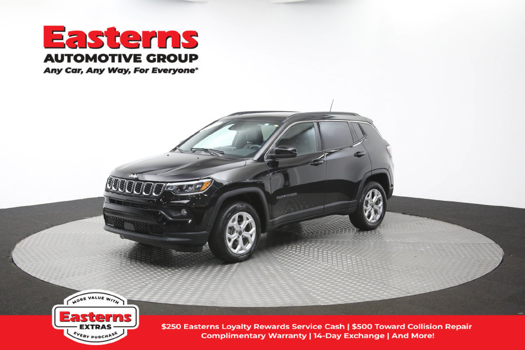 Used 2025 Jeep Compass Latitude w/ Sun & Sound Group AWD/4WD image 60