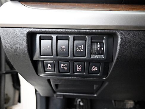 Used 2017 Subaru Outback 3.6R Touring image 7