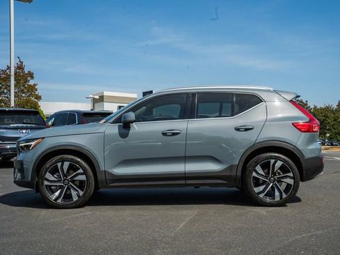 Used 2023 Volvo XC40 B5 Plus w/ Protection Package Premier AWD/4WD image 4