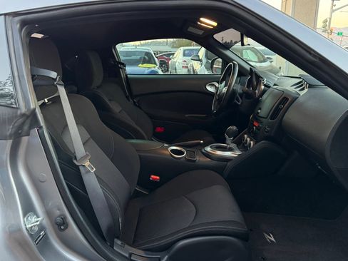 Used 2014 Nissan 370Z Coupe RWD image 20