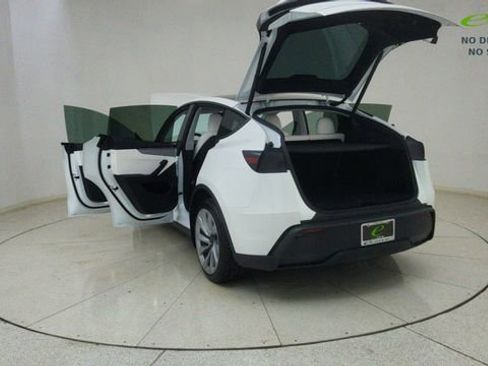 Used 2026 Tesla Model Y Long Range RWD image 71