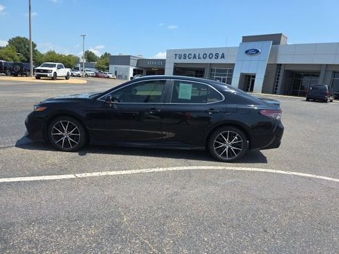 Used 2022 Toyota Camry SE FWD image 6