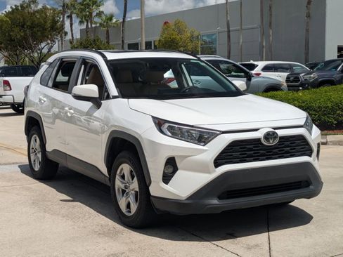 Used 2021 Toyota RAV4 XLE w/ Convenience Package image 13