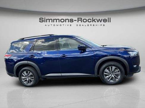 Used 2025 Nissan Pathfinder SV AWD/4WD image 6