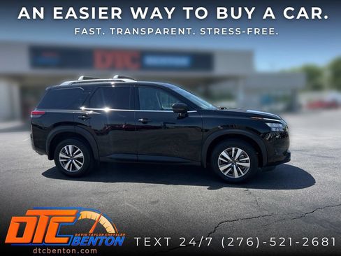 Used 2025 Nissan Pathfinder SL AWD/4WD image 2