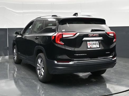 Used 2024 GMC Terrain SLT AWD/4WD image 14