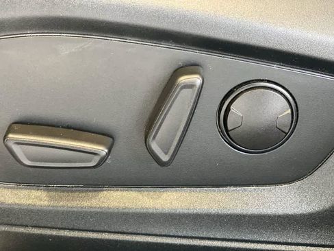 Used 2020 Ford Explorer XLT w/ Equipment Group 202A AWD/4WD image 15