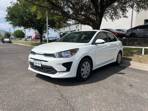 Used 2023 Kia Rio LX image 3