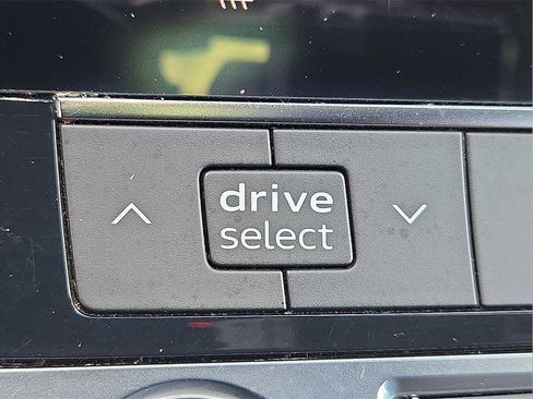 Used 2021 Audi Q8 Premium w/ Black Optic Package image 25