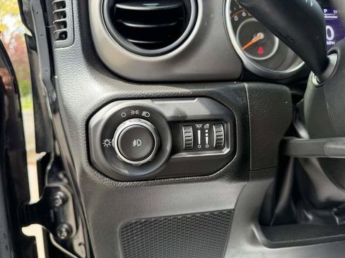 Used 2022 Jeep Wrangler Unlimited Sport AWD/4WD image 21