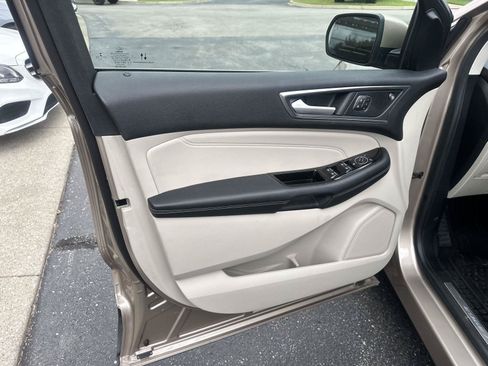 Used 2020 Ford Edge Titanium FWD image 20
