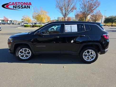 Used 2025 Jeep Compass Sport image 6