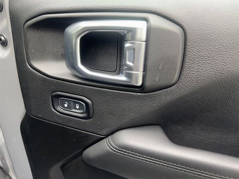 Used 2023 Jeep Wrangler Altitude image 48