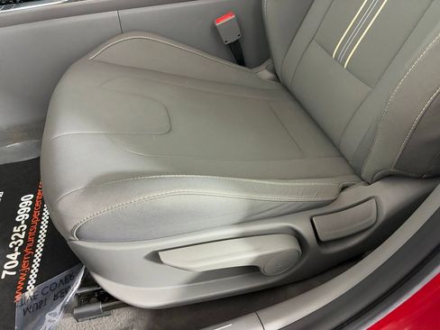 Used 2023 Hyundai Elantra SEL w/ Preferred Accessory Package image 13