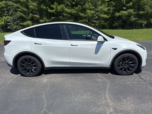 Used 2023 Tesla Model Y Long Range AWD/4WD image 5