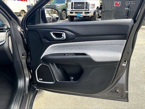 Used 2022 Jeep Compass Latitude w/ Sun and Sound Group AWD/4WD image 20