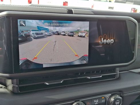 Used 2026 Jeep Gladiator Rubicon AWD/4WD image 18