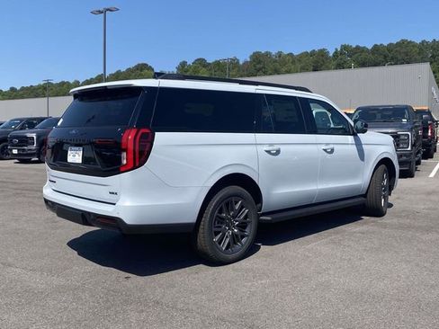 New 2026 Ford Expedition Max Platinum AWD/4WD image 3