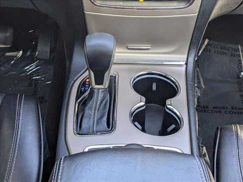 Used 2017 Jeep Grand Cherokee Overland image 12