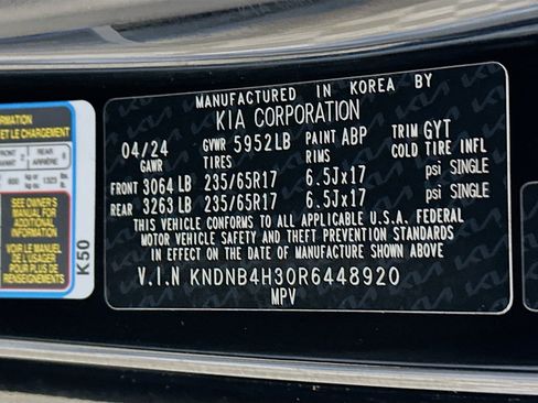 Used 2024 Kia Carnival LX image 12