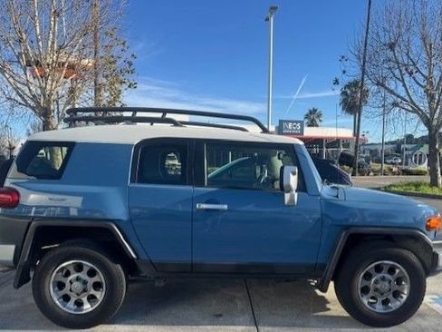 Used 2013 Toyota FJ Cruiser 2WD image 4