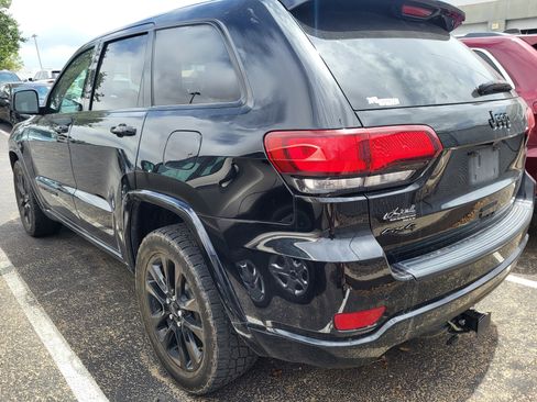 Used 2019 Jeep Grand Cherokee Altitude AWD/4WD image 29
