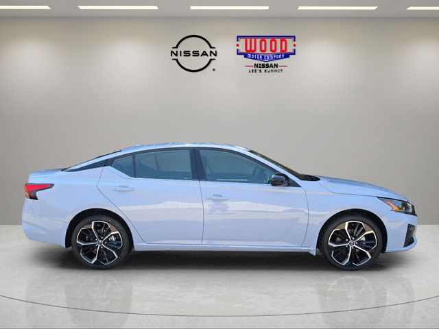 Used 2024 Nissan Altima 2.5 SR AWD/4WD image 2