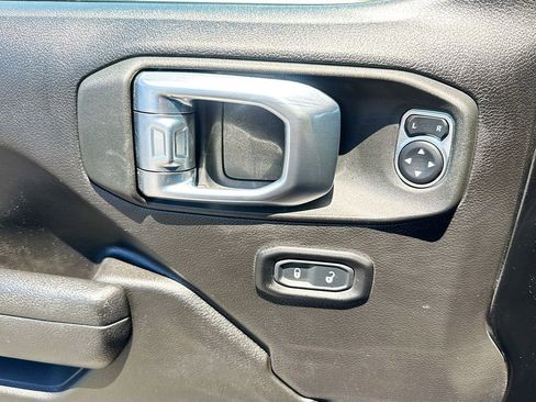 Used 2022 Jeep Wrangler Sport AWD/4WD image 19