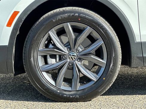 Used 2022 Volkswagen Tiguan SE image 26