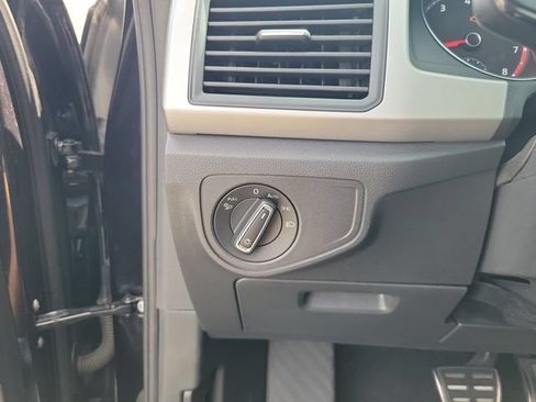 Used 2021 Volkswagen Atlas Cross Sport SE w/ Panoramic Sunroof Package FWD image 29