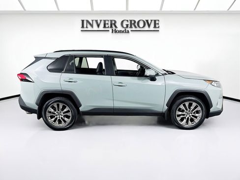 Used 2020 Toyota RAV4 XLE Premium image 4