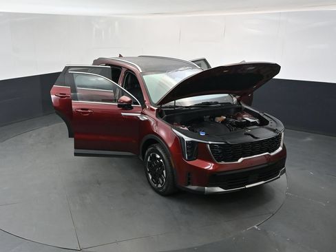 Certified 2024 Kia Sorento S w/ Panoramic Sunroof Package AWD/4WD image 17