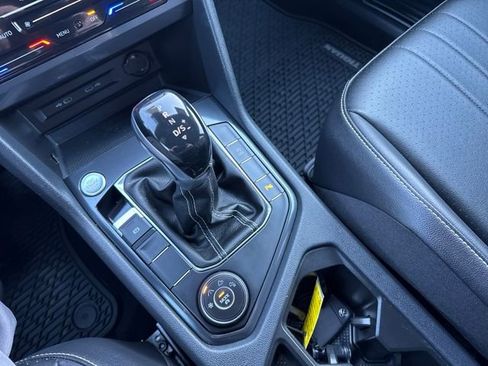 Certified 2022 Volkswagen Tiguan SE R-Line image 27