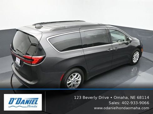 Used 2022 Chrysler Pacifica Touring-L FWD image 18