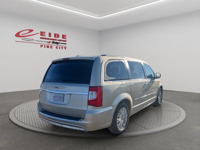 Used 2015 Chrysler Town & Country Touring-L w/ Driver Convenience Group FWD image 9