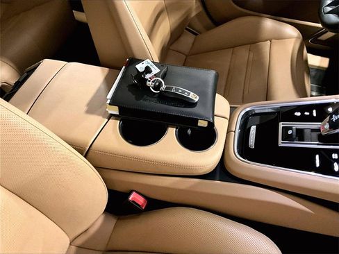 Certified 2022 Porsche Panamera 4 Platinum Edition image 16