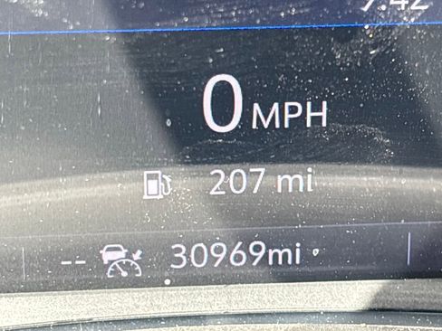 Used 2024 GMC Terrain SLT w/ Tech Package image 21