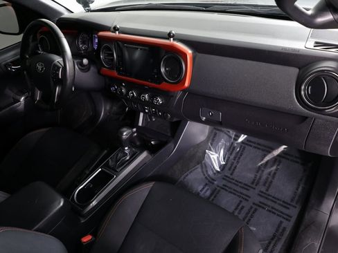 Used 2019 Toyota Tacoma TRD Off-Road image 29