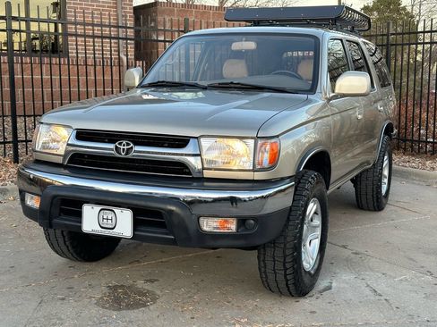 Used 2001 Toyota 4Runner SR5 image 4