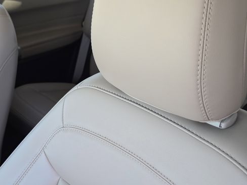 Used 2022 Ford Explorer XLT w/ Equipment Group 202A image 15