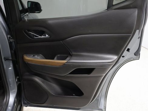 Used 2021 GMC Acadia SLE w/ Driver Convenience Package image 23