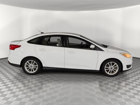 Used 2016 Ford Focus SE FWD image 8