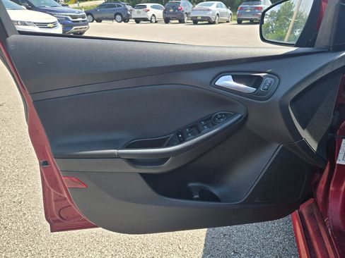 Used 2015 Ford Focus SE w/ SE Sport Package FWD image 15