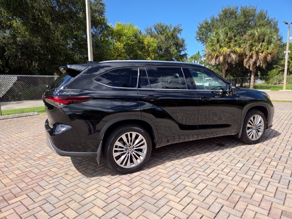 Certified 2026 Toyota Highlander Platinum AWD/4WD image 11