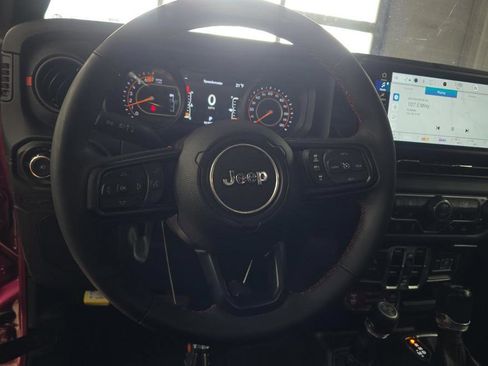 Used 2024 Jeep Wrangler Unlimited Rubicon AWD/4WD image 10